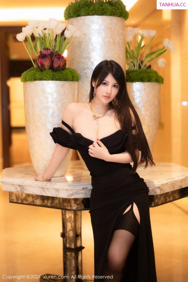 陈诗诗 诗诗 [XiuRen]高清写真图 2024.04.16 No.8397 诗诗kiki 礼裙美腿第7张图片